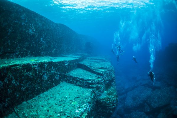 与那国海底遺跡 古代遺跡説vs自然地形説 沖縄ダイビングライセンス C